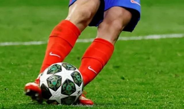 开云博彩-IFAB解释“二次触球”，阿尔瓦雷斯点球应重罚