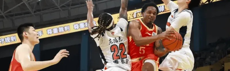 小巴里-布朗全场21中7，三分8中2得到21分3篮板3助攻2抢断