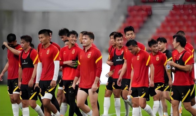 开云博彩-国足原本要跟西班牙踢热身赛，如今被对手放鸽子拒绝，引发热议