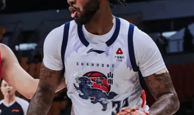 ky体育app-克里斯出战28分钟，22中9得到22分16篮板2助攻