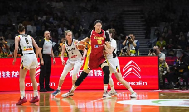 在线体育-世界级内线优势无从发挥，中国女篮被欧洲冠军上了一课|比利时|李月汝|比利时女篮|女篮世界杯|张子宇_新浪体育_新浪新闻