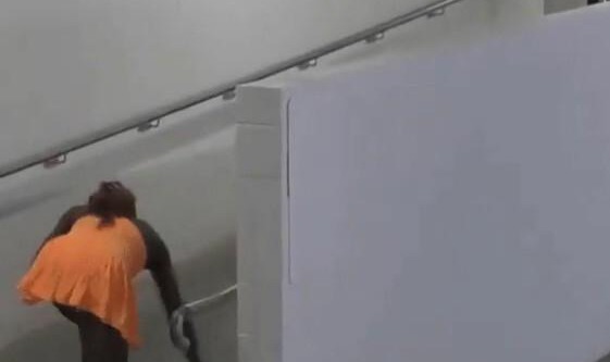 赛事直播-怒摔球拍被拍下！高芙不满澳网直播：我们一点隐私都没有了