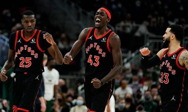 体育娱乐-背靠背第二场6人轮换干掉雄鹿！猛龙再度露出尖牙