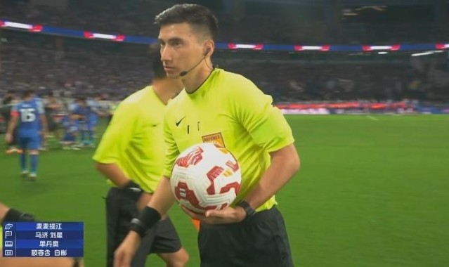 开云投注-中超金哨11分钟内2次争议判罚！申花0-1变1-0，手球逃点+进球犯规