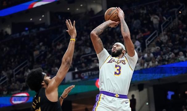 在线体育-用胜利开启四联客征途 浓眉KO骑士双塔制霸内线