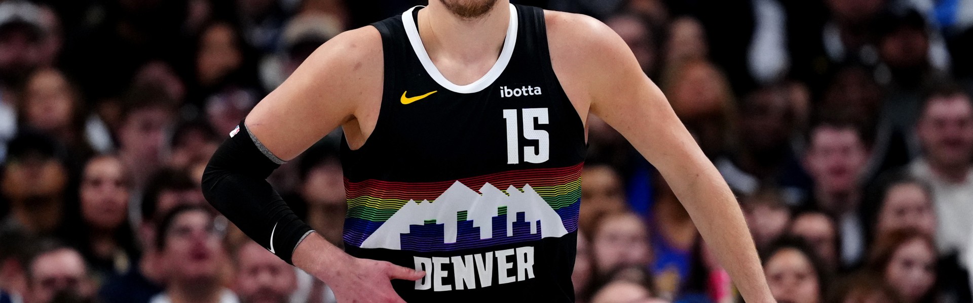 开云投注-状态不佳还是大三双🙁约基奇35分14板13助5断2帽 基本盘夯到爆