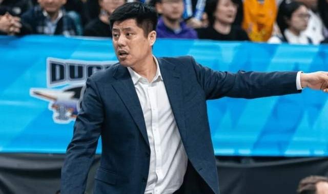 潘江没了张宁与李春江一塌糊涂！关键时刻攻守纯送，本土球员也垮|山西|贾明儒|刘传兴|杰曼|球队_新浪体育_新浪新闻